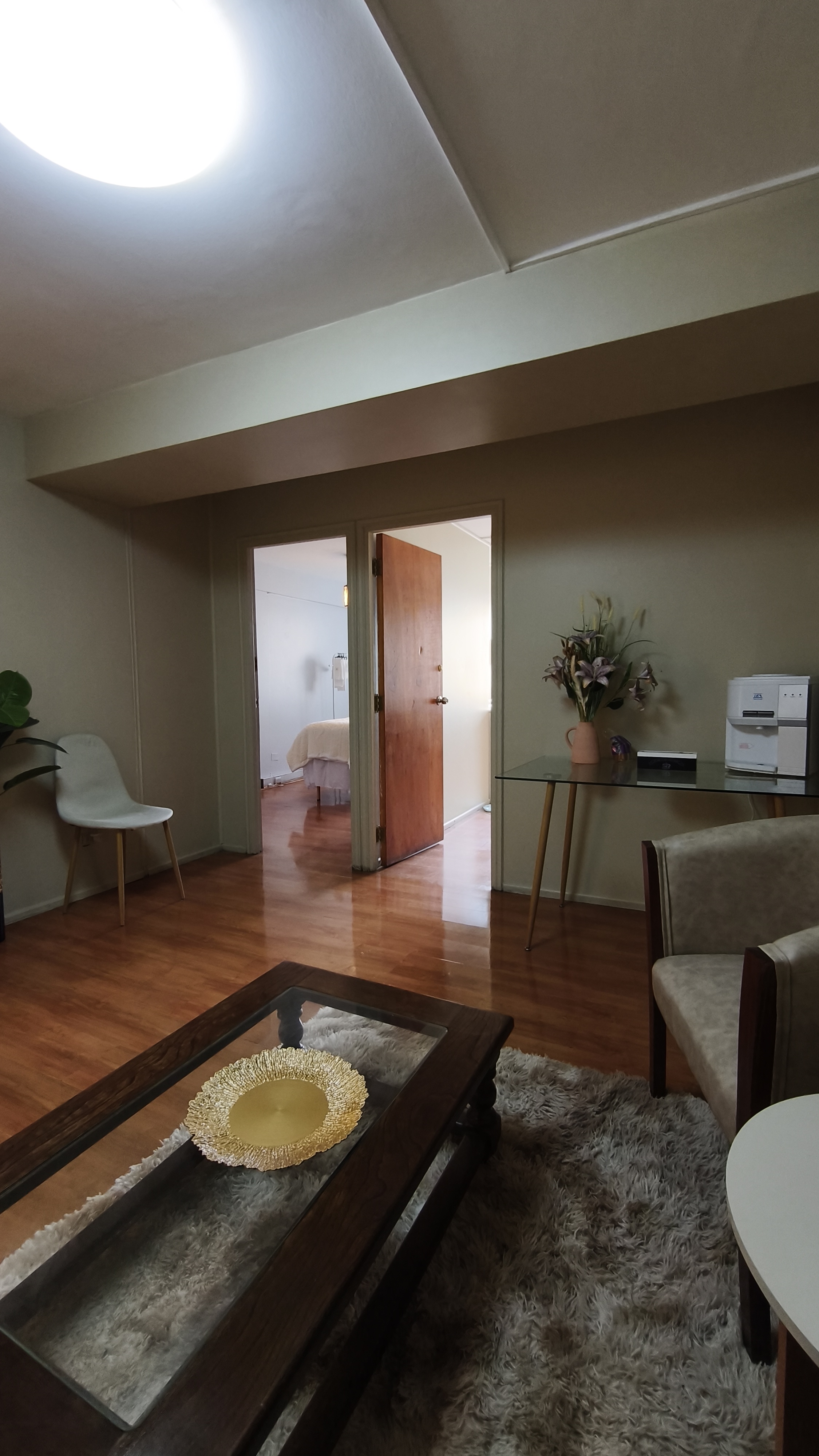Sala de espera cálida y relajante en Centro Lunaria