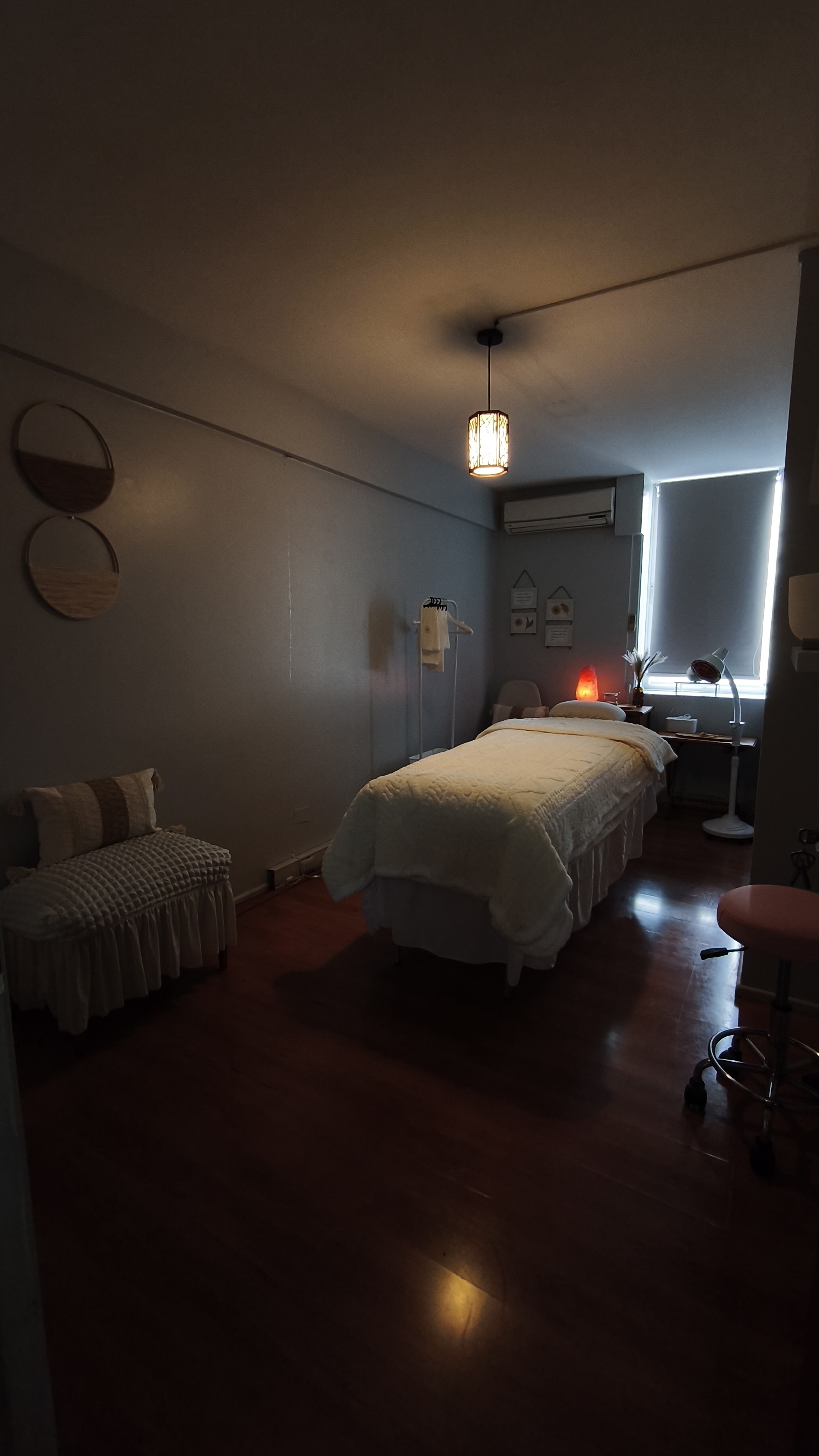 Sala de masoterapia enfocada en el bienestar integral